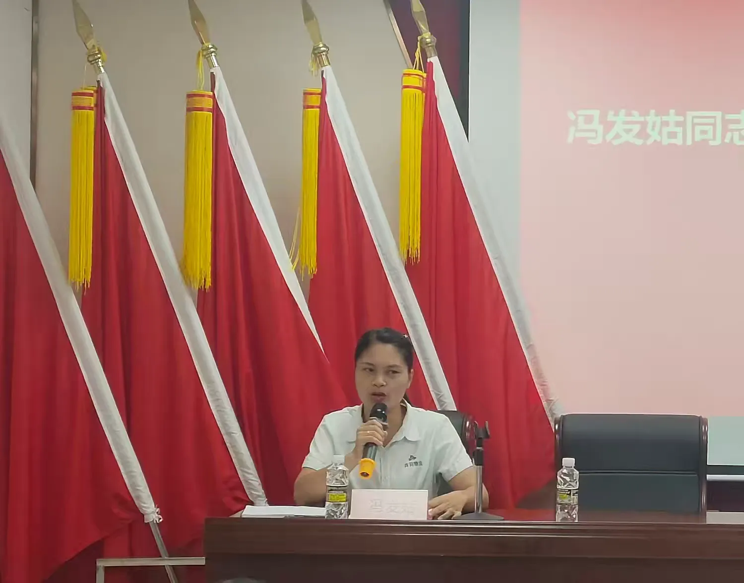 简篇-致敬榜样力量,凝聚奋进初心海南吉羽物业服务有限公司表彰冯发姑同志荣获海南省劳动模范称号表彰大会