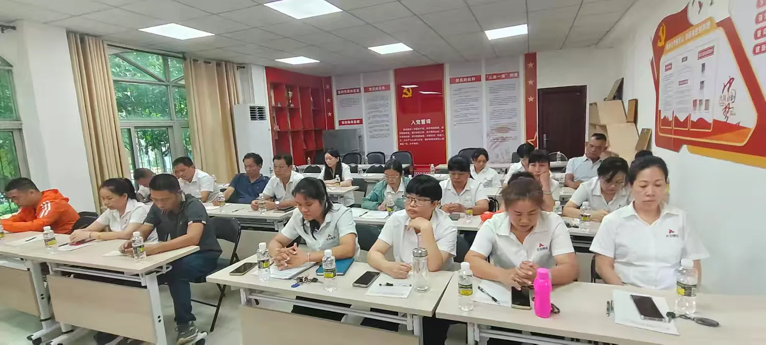 简篇-致敬榜样力量,凝聚奋进初心海南吉羽物业服务有限公司表彰冯发姑同志荣获海南省劳动模范称号表彰大会