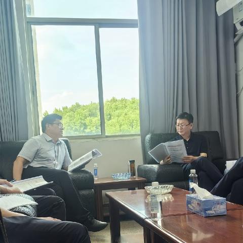 市分公司党委书记、总经理樊金龙 ，市分公司党委委员、副总经理、工会主席卢东等一行莅临奉新调研慰问