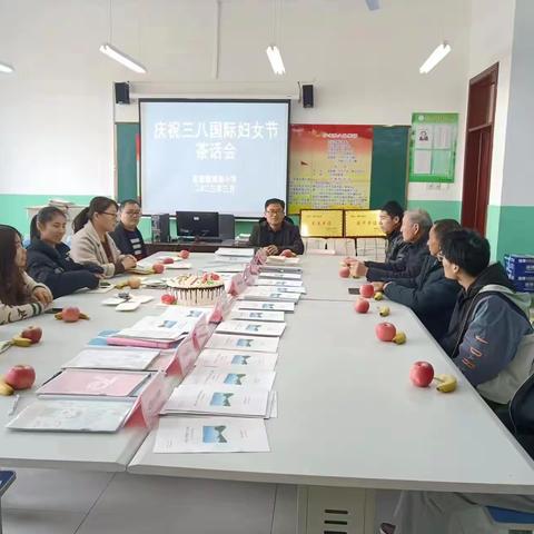 花园镇鸿英小学“全环境育人—庆三八国际妇女节茶话会”活动