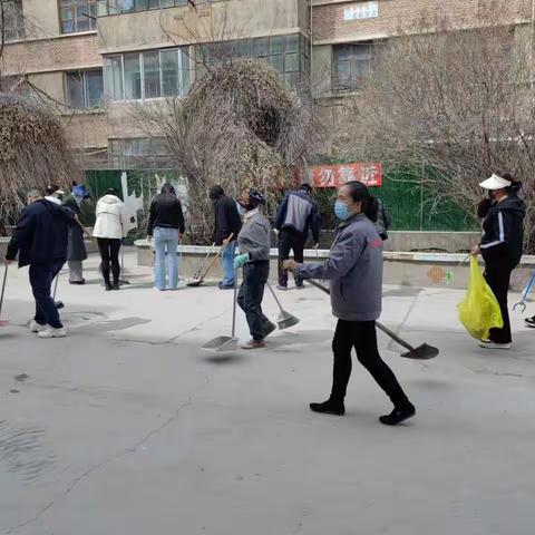 河东街道扎实开展“爱国卫生月”环境卫生整治活动