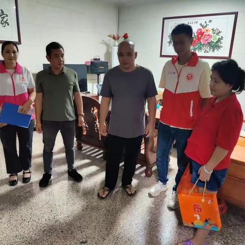 “关爱困难群体 情暖中秋佳节” ——李洞村党群服务中心中秋主题慰问活动