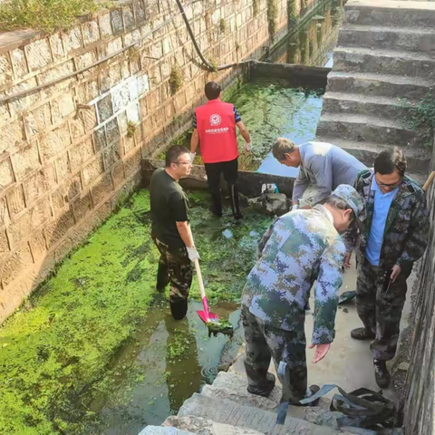 任井社区党群服务中心开展“党建+河长制”清河清漂行动