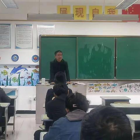 用心援助九师教育发展，全面提升学校教学质量	—援疆专家梁公权校长指导164团中学教育教学工作