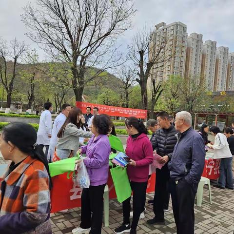 乡宁县卫体局开展第30个全国肿瘤防治周宣传活动