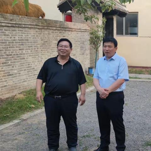 县委常委、组织部部长、统战部部长，县政协党组副书记邵天福一行到大屯镇东夏营村调研