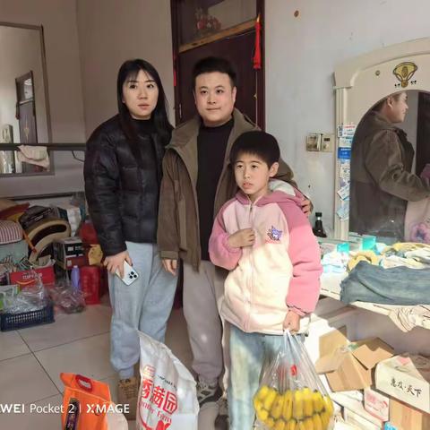 志愿红映雷锋月   “小橘灯”暖助残心