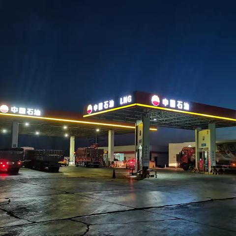 准东片区将军庙加油加气站开展扫雪机维护保养