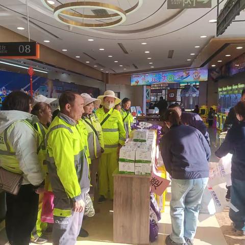 爱心暖冬 | 楚客隆购物广场向环卫工人致敬，送上新年心意
