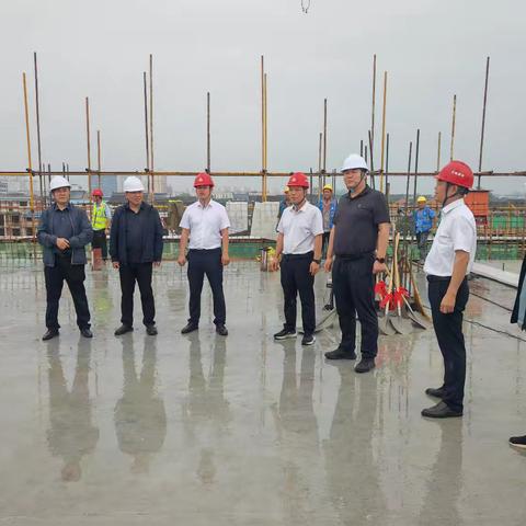 端午佳节临近之际，周至县公共卫生中心2号楼顺利封顶