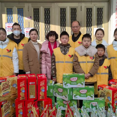 春意暖金盘   悠悠敬老情