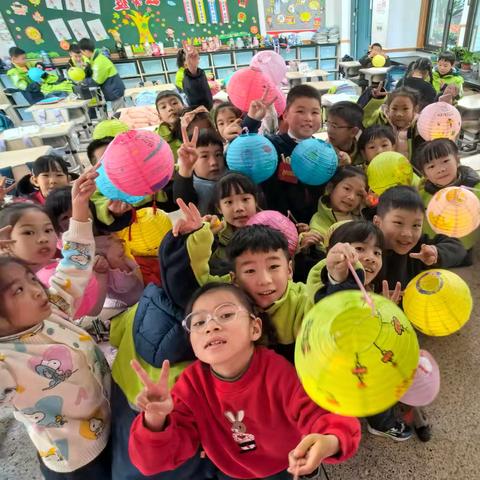 巧手绘灯笼 创意迎新年 ——103班迎新活动