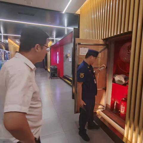 长安消防大队开展万科生活广场消防检查行动