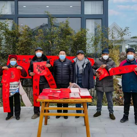 书春联  送村民  深情祝福暖心窝