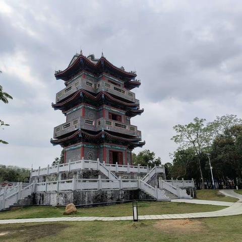 巾帼游茂名 助力百千万 ——记电白二中女教职工主题春游活动