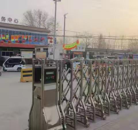 家校携手，为爱“站岗” ——干沟小学护学岗执勤课后参与农事活动瞬间