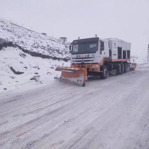 战风斗寒 向雪而行，以雪为令 保畅保通！