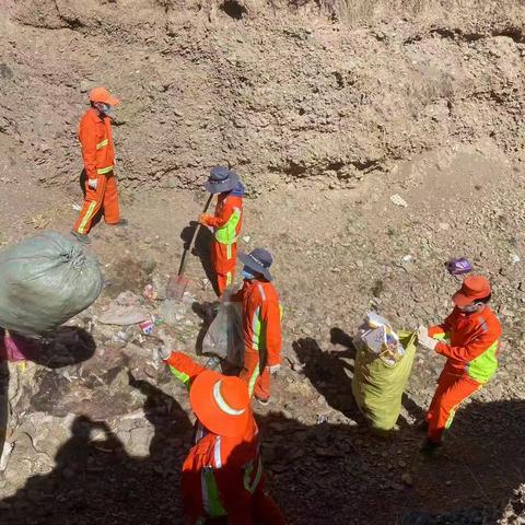 大武公路段开展路域环境“三步走”专项整治行动