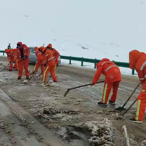 与风雪赛跑 与温暖同行 大武公路段打响清雪保通攻坚战