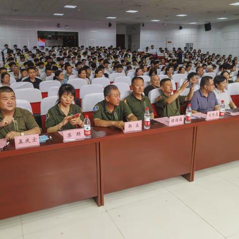 人人讲安全 个个会应急 ——菏泽牡丹救援队防溺水宣讲团到菏泽技师学院做防溺水宣讲教育