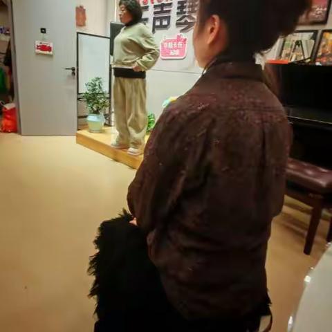 乐声与相聚：一场温馨的室内活动纪实