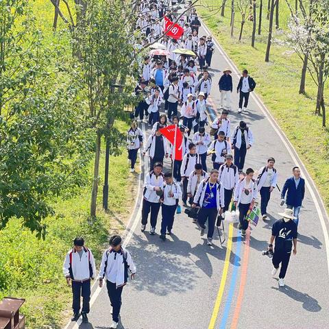 追风拾野，远足踏青 一一缙云县实验中学师生开展徒步远足拉练研学活动