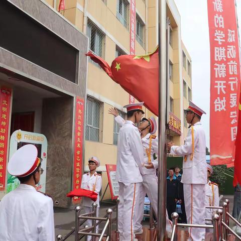 青春正当时，军训展风采——峪宏分校新生军训汇演圆满落幕