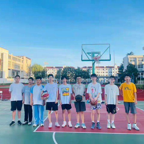 迎“篮”而上 ，追“球”梦想 ——八（5）中队慧星小队活动