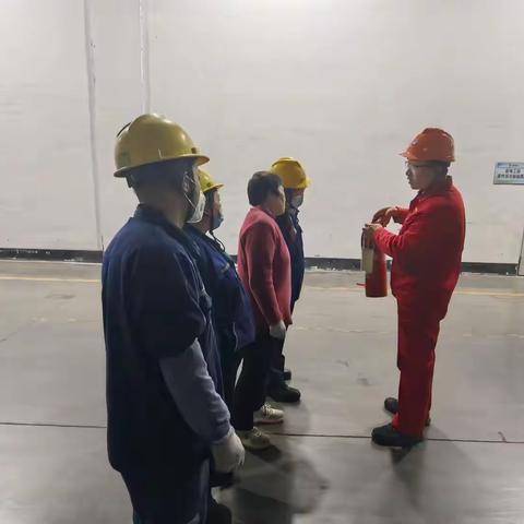 掌握关键技能，强化消防意识---无纺布事业部对外包人员进行灭火器使用培训