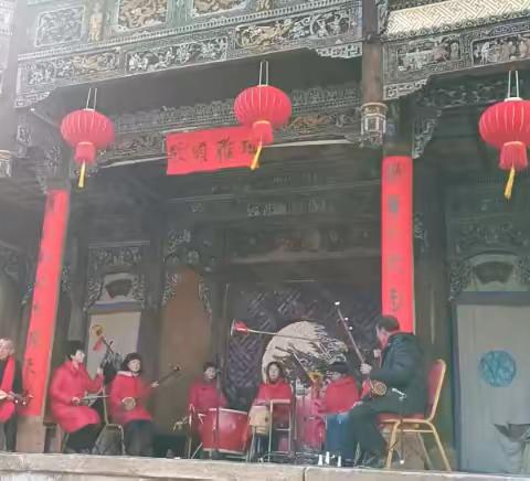 岭上翠谷艺术团兔年首场演出      圆满成功