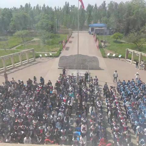 掌声，因你响起——沙河驿镇轩辕初级中学期中考试总结表彰大会