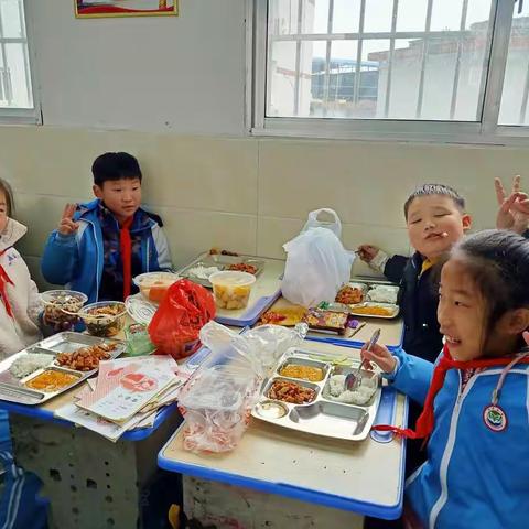 城北小学2018级8班迎新年美食节活动