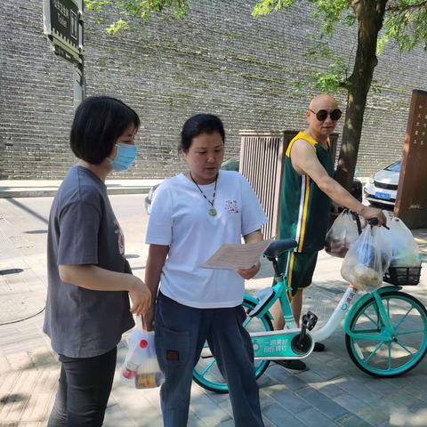 东仓门社区开展个人养老金政策宣传活动