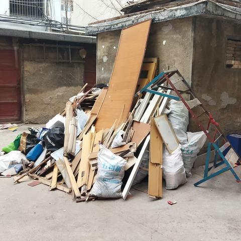 城东街道新泰山社区小区巡查纪实