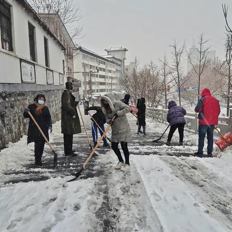 城东街道新泰山社区小区巡查纪实