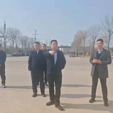 3月6日上午，区政府党组成员、副区长王军华到汽车小镇检查指导工作