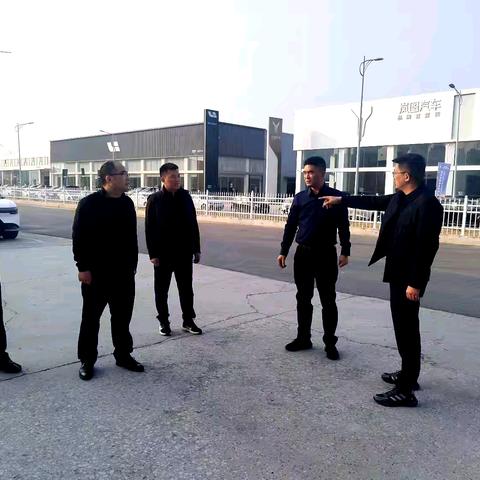 10月29日，汽车小镇服务中心开展专项排查，筑牢4S店安全防线