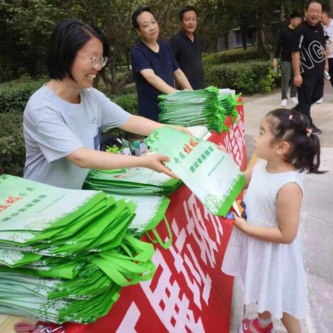 雁塔区开展“有害换有爱 分类更时尚”主题宣传活动