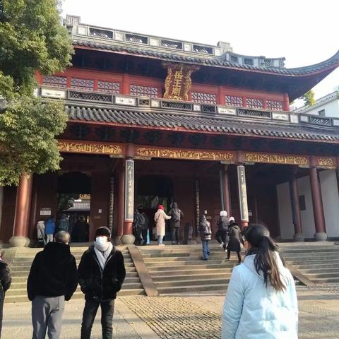 走进岳王庙     唱吟《满江红》