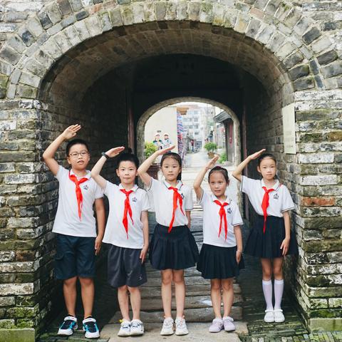 东洲小学二(4)中队筑梦小队“红领巾”寻访活动