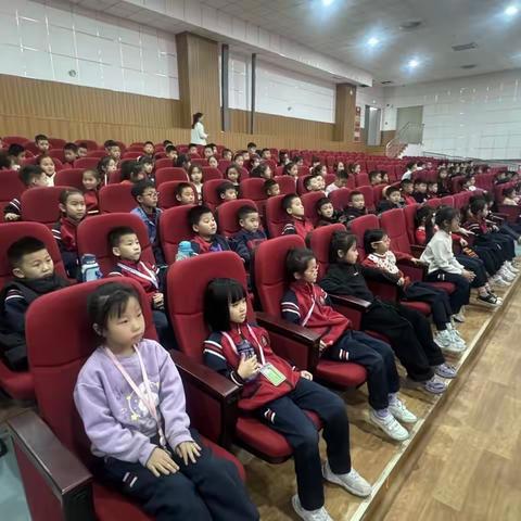 瞻仰革命先辈，赓续红色血脉 —— 二年级语文组跨学科系列活动