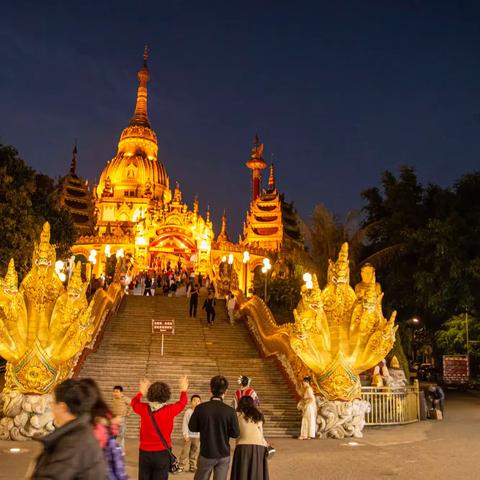 夕照雷崖让山 —— 登勐焕大金塔记