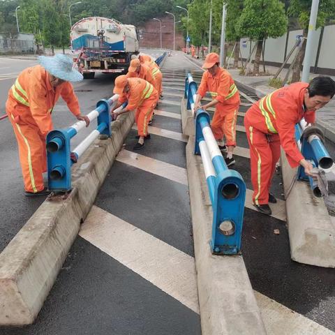 环卫工作者坚守岗位  营造靓丽城市环境