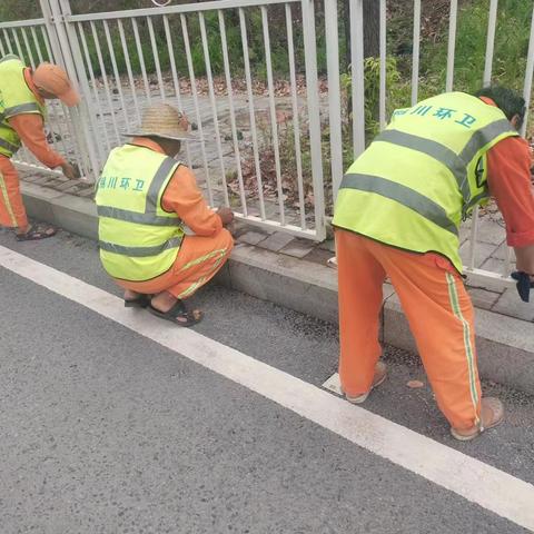 坚守岗位  保城市整洁