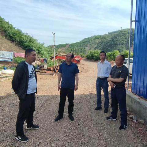 陕州区副区长李刚调研非煤矿山安全生产工作