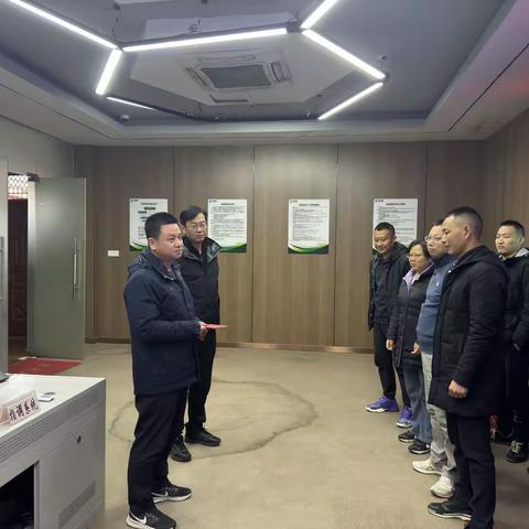 省寄递事业部副总经理杨标明亲临省指挥调度中心慰问、调研