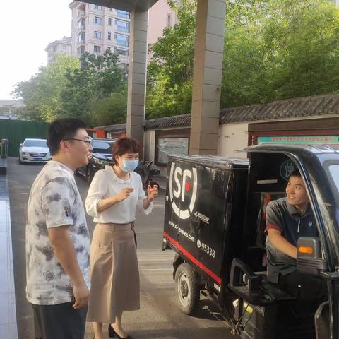 趵突泉街道舜耕路社区党委开展新就业群体“夏日送清凉”活动