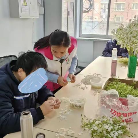 玫瑰镇社工站开展“巧手制作满天星”手工培训活动