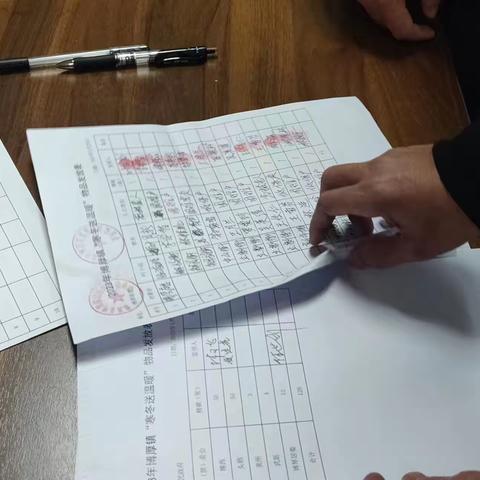 防寒送温暖，慰问暖人心