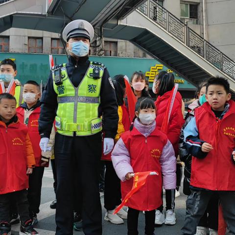 小手牵大手 文明交通一起走——恩施市实验小学402中队戴熙泽寒假社会实践